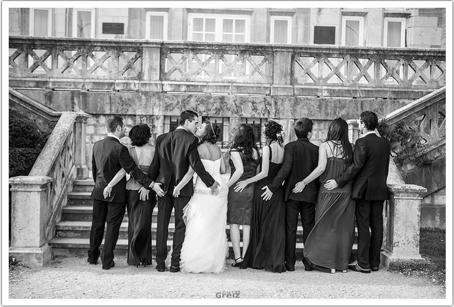 fotografos-bodas-santander-marian-moi-amigos-besos