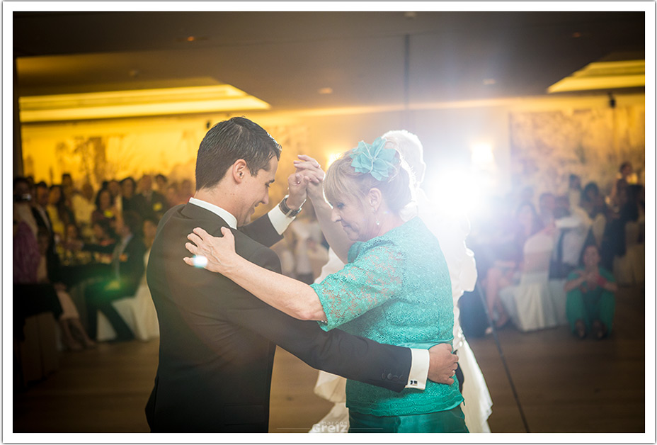 fotografos-bodas-santander-marian-moi-baile-mama