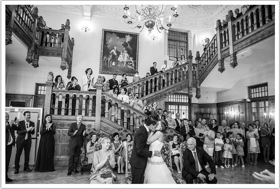 fotografos-bodas-santander-marian-moi-beso-palacio