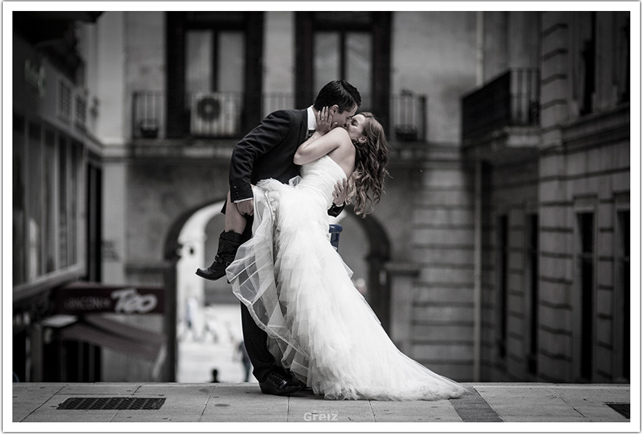 fotografos-bodas-santander-marian-moi-beso-pelicula