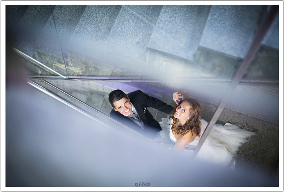 fotografos-bodas-santander-marian-moi-escaleras-noche