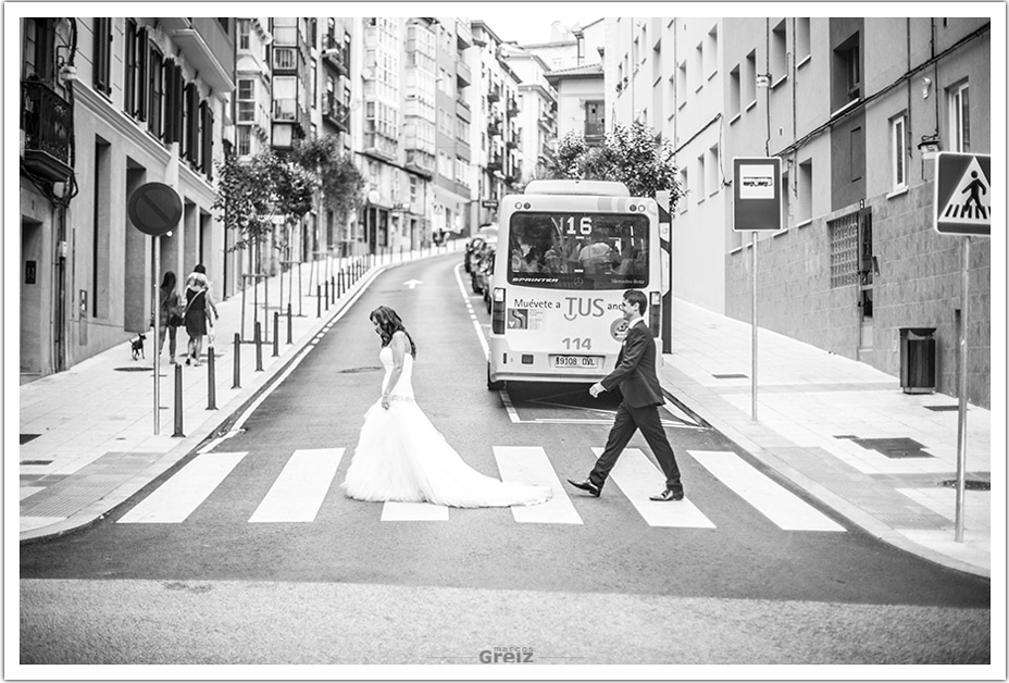 fotografos-bodas-santander-marian-moi-paso-cebra