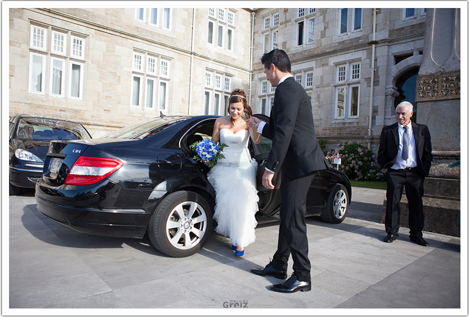 fotografos-bodas-santander-marian-moi-salida-coche