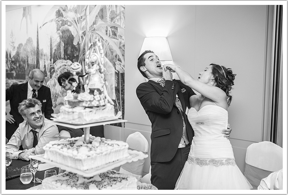 fotografos-bodas-santander-marian-moi-tarta-novios