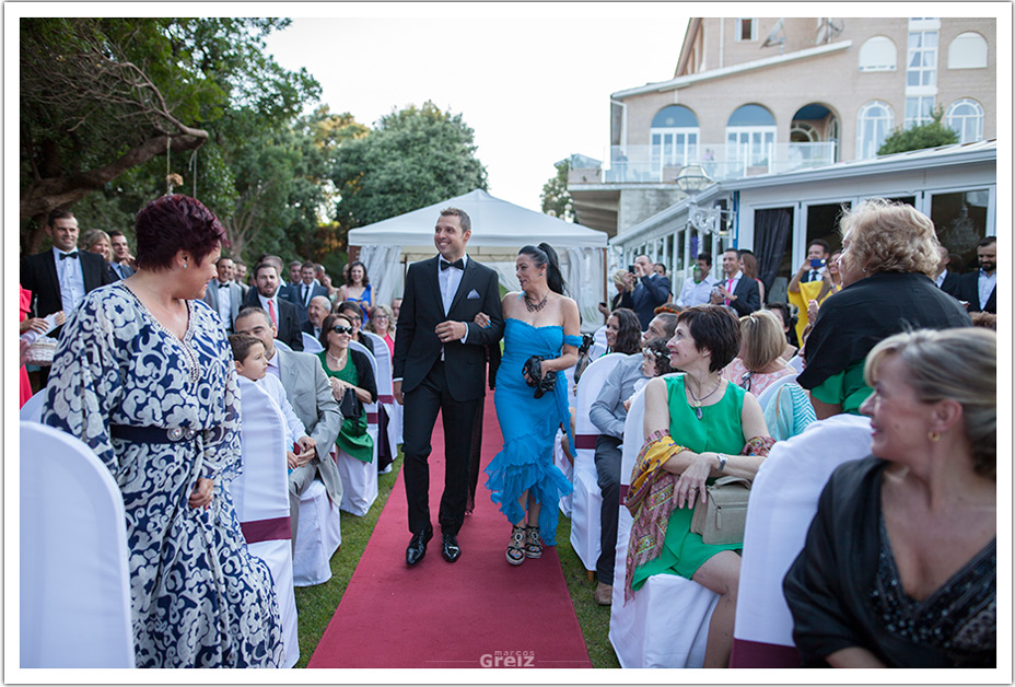 fotografos-bodas-cantabria-byr-entrada-novio