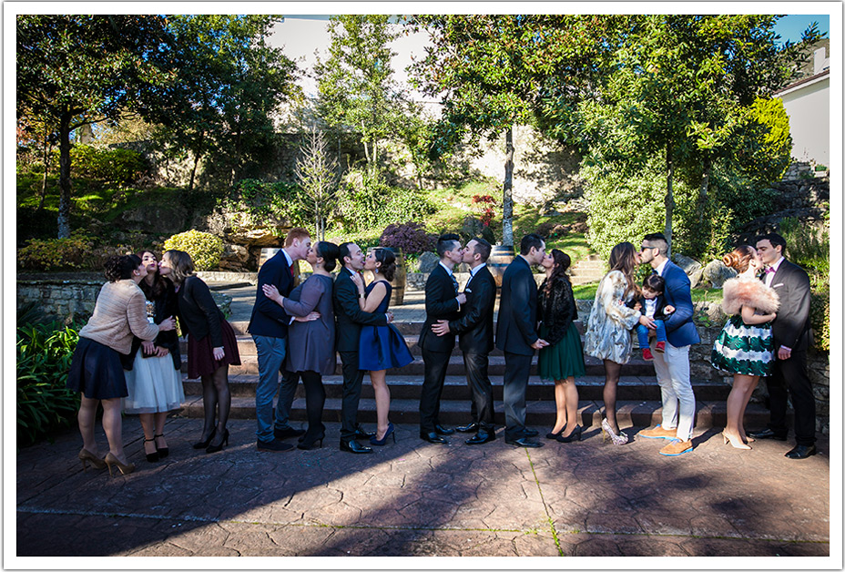 fotografo-bodas-cantabria-cimiano-manueles-amigos-besos