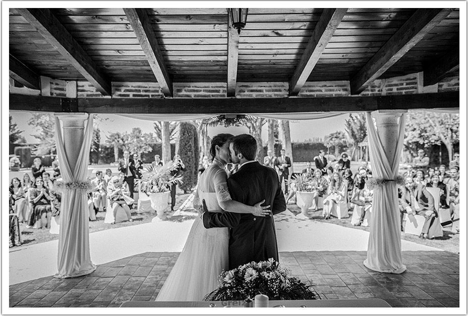 fotografos-boda-valladolid-marcos-greiz-primer-beso