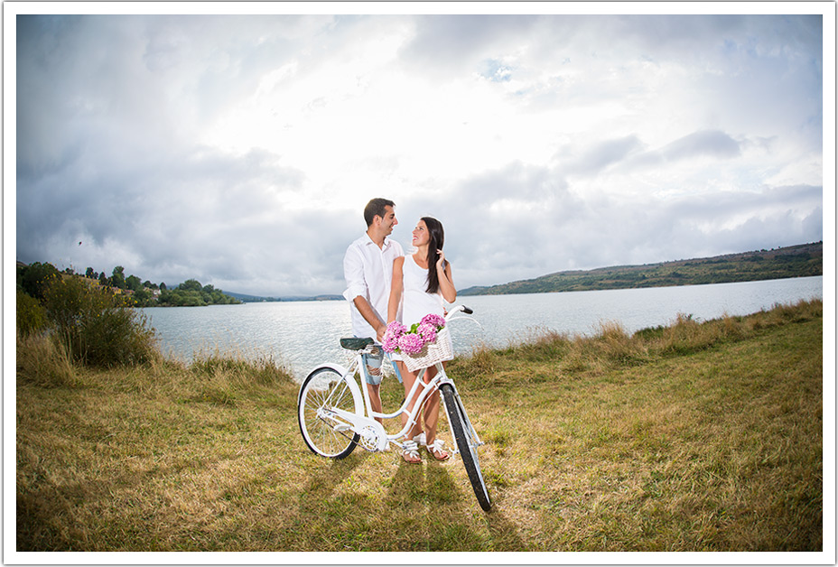 fotografo-bodas-santander-cantabria-preboda-ebro-bici-pantano