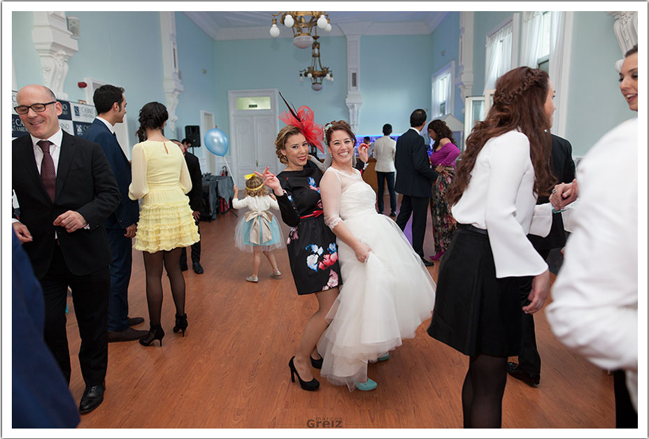 fotografos-bodas-santander-rya-baile-invitada