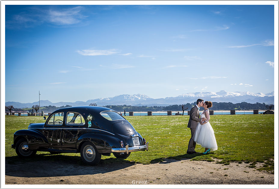 fotografos-bodas-santander-rya-coche-novios