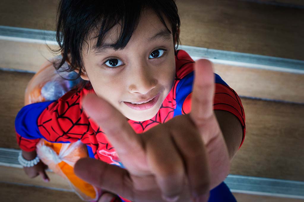 fotografía de viaje Tailandia niña spiderman