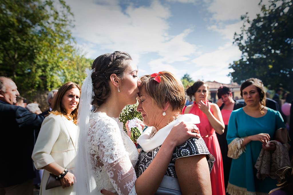 fotos de boda solares beso frente