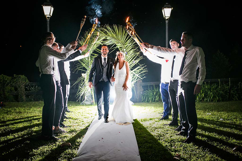 fotografo de bodas Cantabria Isa y Asier andando