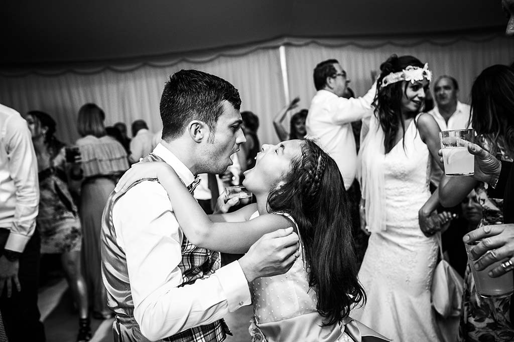 fotografo de bodas Cantabria Isa y Asier fiesta