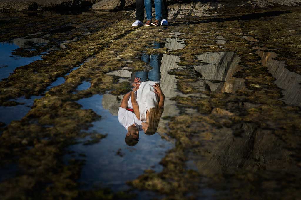 fotógrafo de bodas Cantabria preboda Mario y Carla reflejos