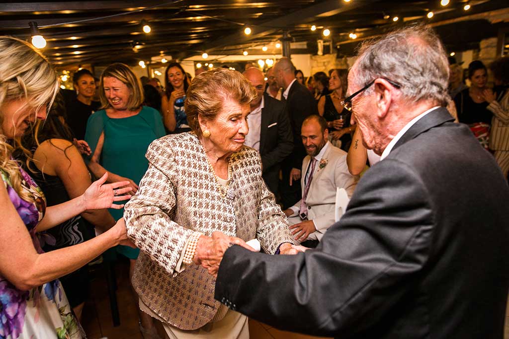 fotógrafo de bodas Cantabria baile abuelos