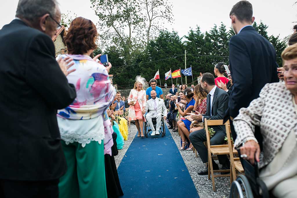 fotógrafo de bodas Cantabria entrada novio