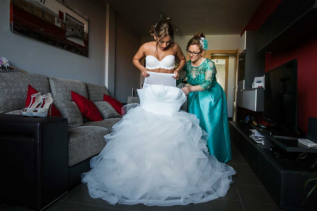 fotógrafo de bodas Santander Sandra y Fran novia vistinedose