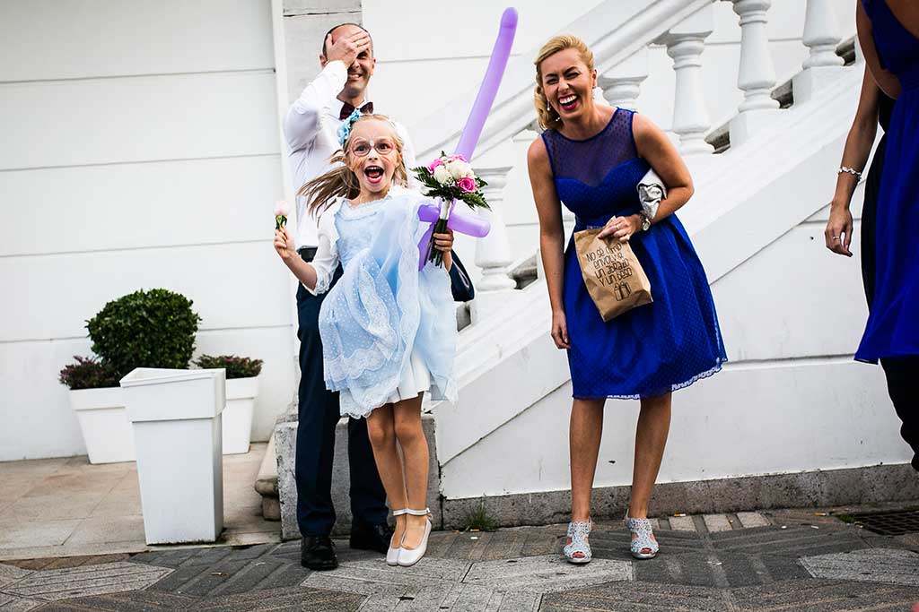 fotógrafo de bodas Santander Sandra y Fran recoge el ramo