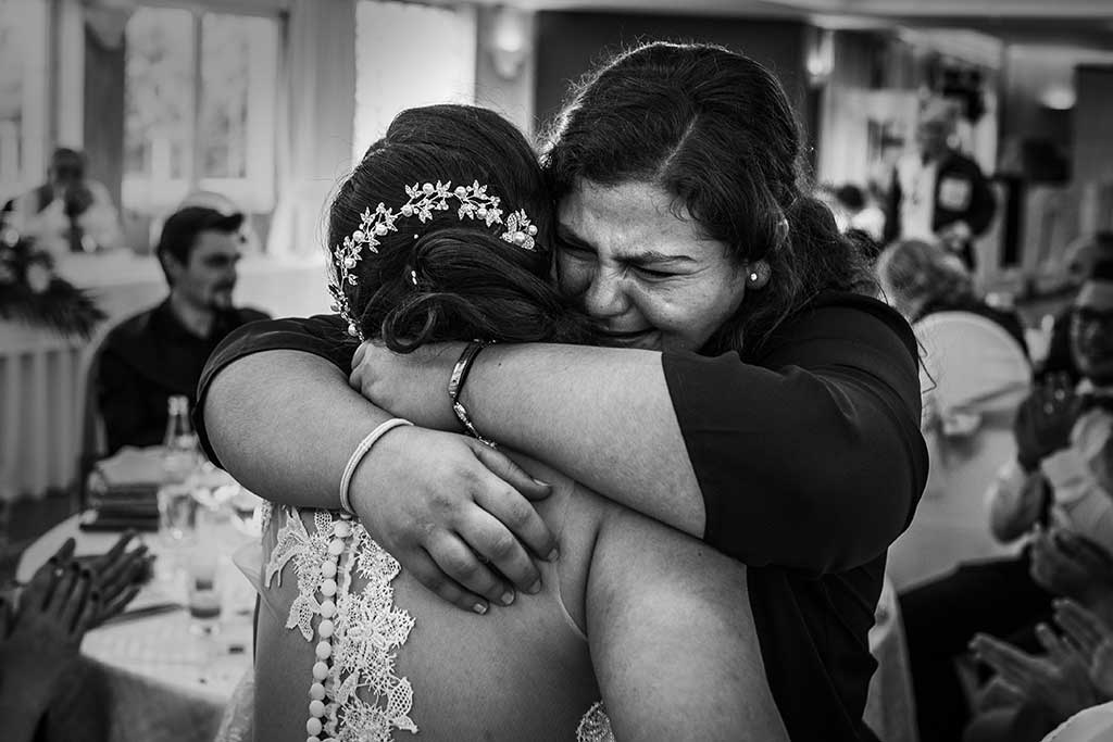 fotógrafo de bodas Cantabria Sara y Luis abrazo