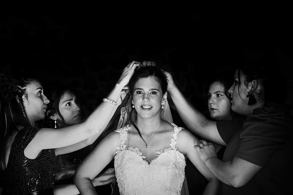 fotógrafo de bodas Cantabria Sara y Luis velo amigas