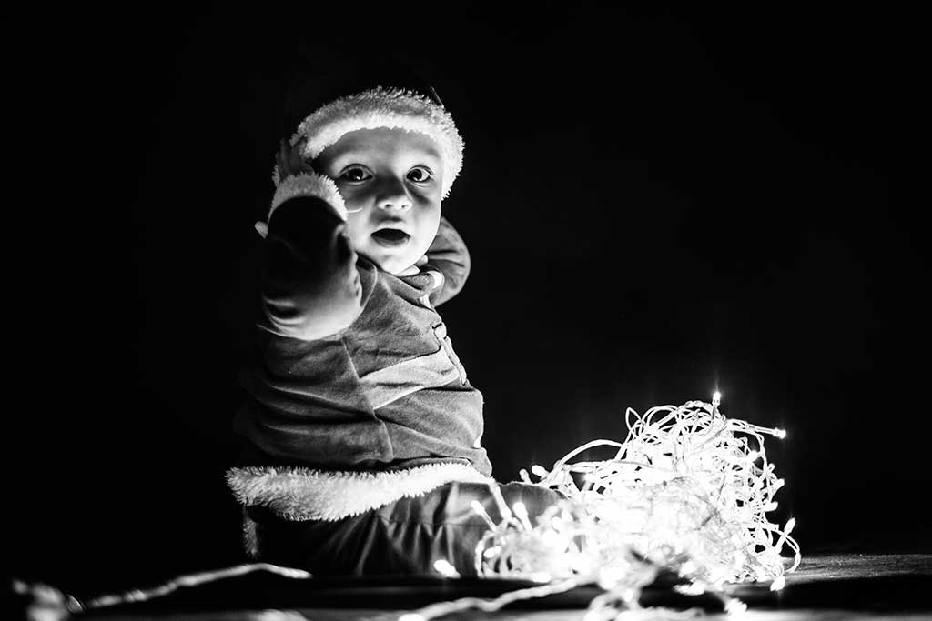 fotos de bebes navidad Marcos Greiz Enzo luces blanco y negro