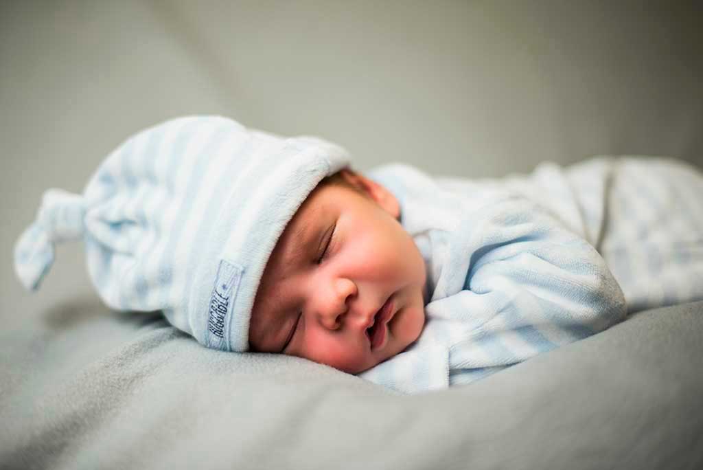 fotos de bebes recien nacido enzo gorro