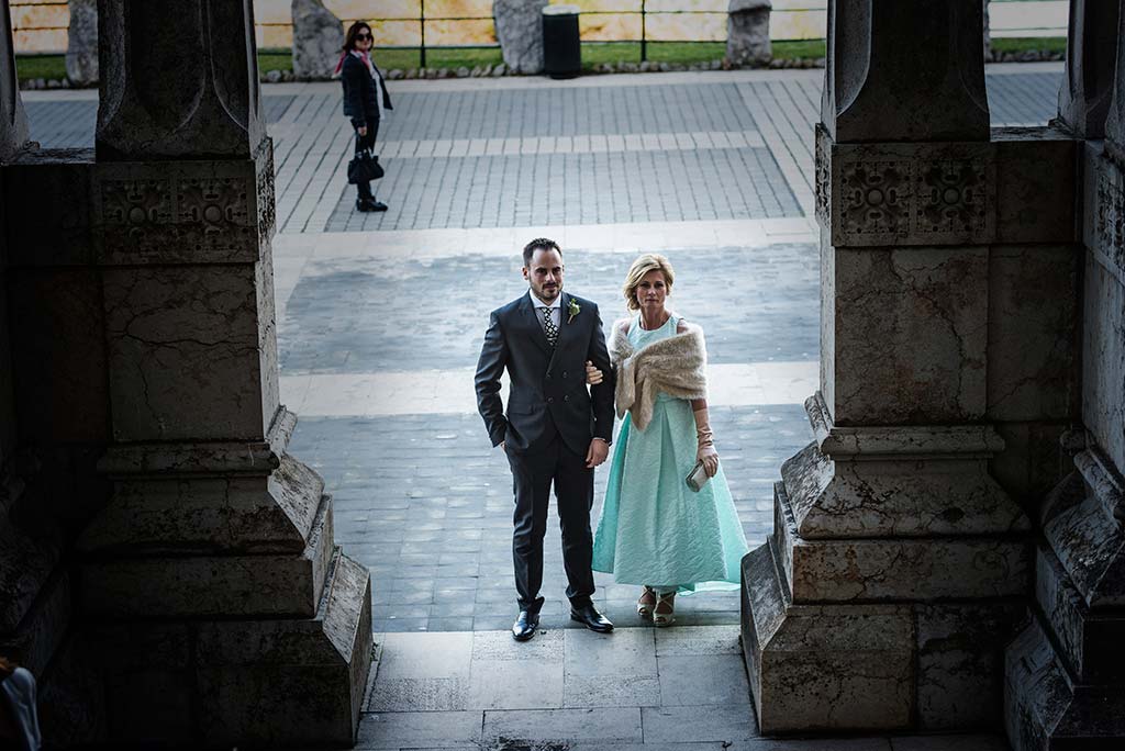 fotografo de bodas en Cantabria Maria y Borja entrada novio