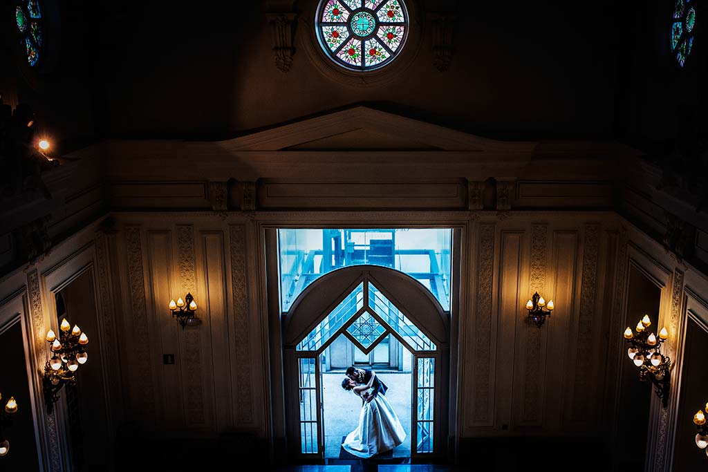 fotografo de bodas en Cantabria Maria y Borja puerta casino