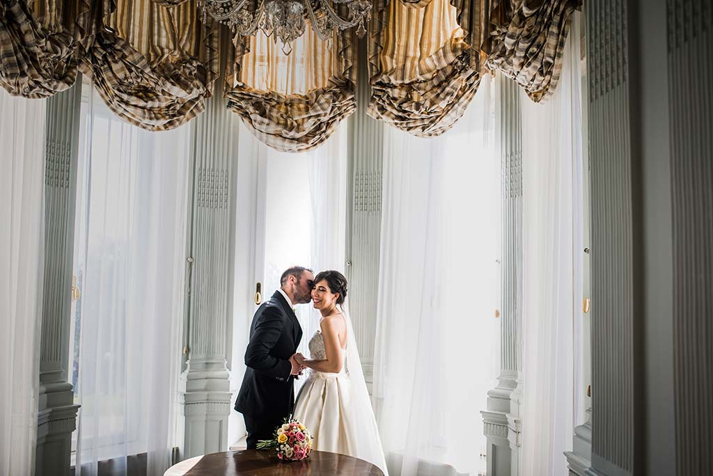 fotografo de bodas en Cantabria Maria y Borja ventana