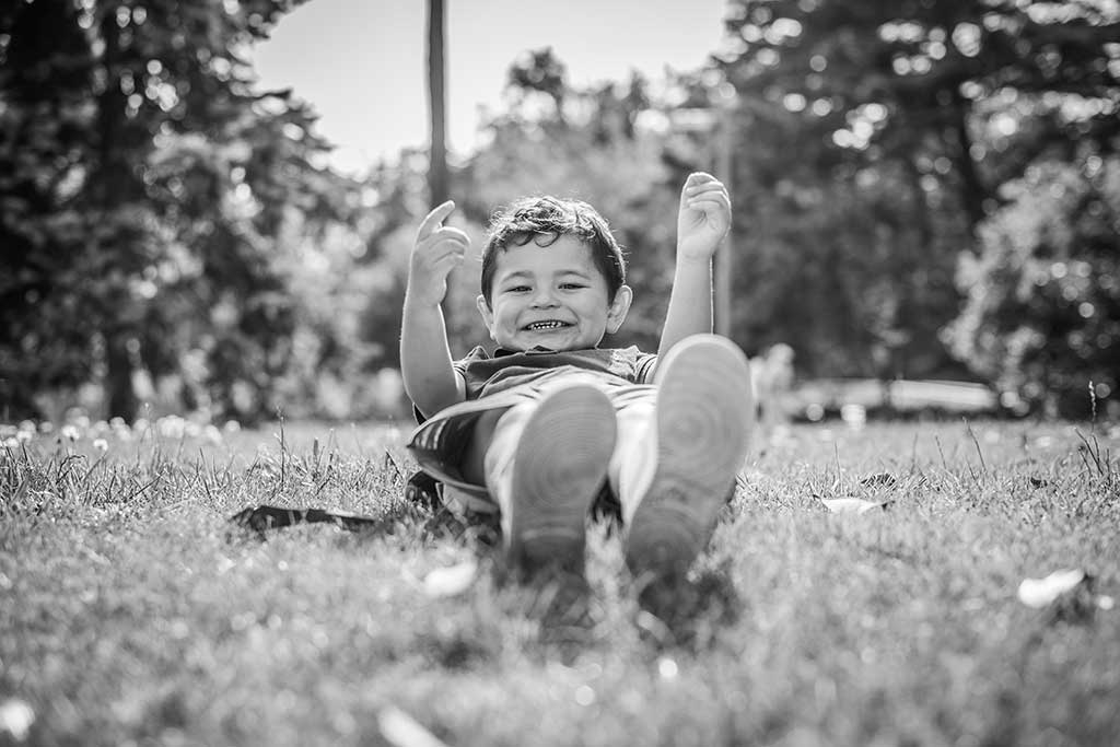 fotos de niños Cantabria Marcos Greiz Mateo tumbado