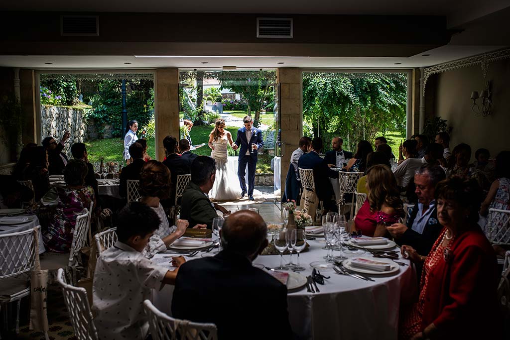 Fotógrafo de bodas Cantabria Marcos Greiz Ane y Felix entrada novios