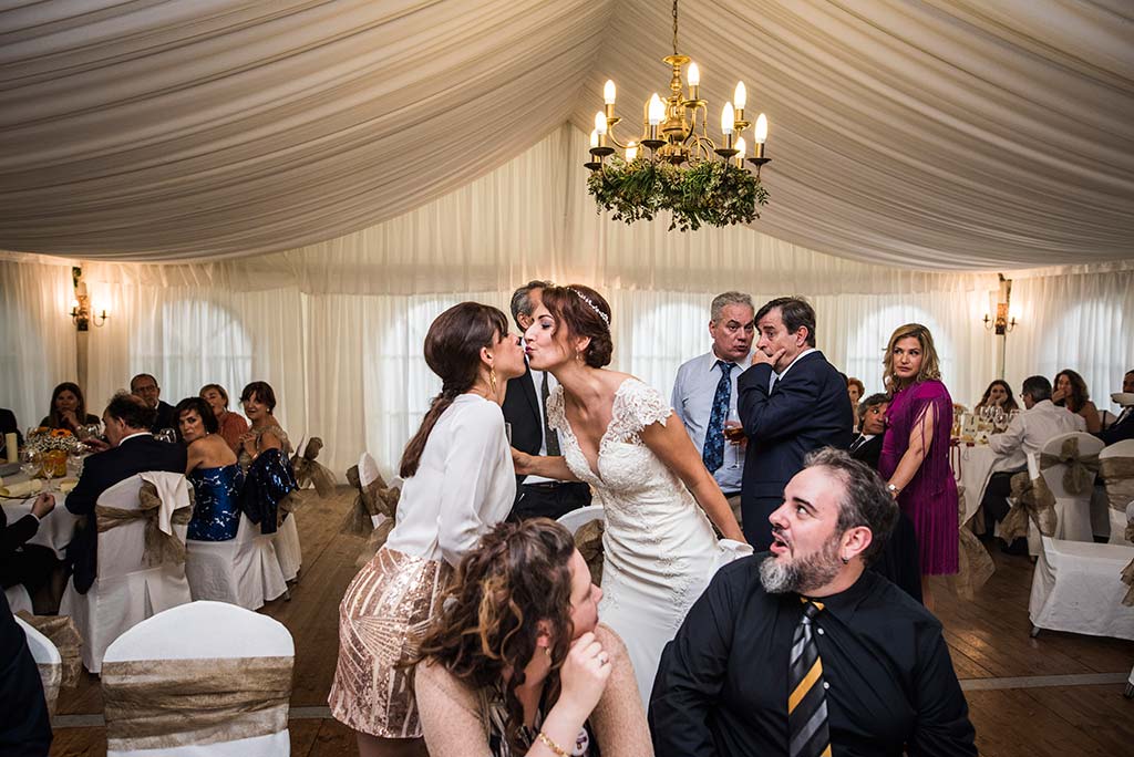 Fotógrafo de bodas Cantabria Marcos Greiz Rebeca y Pablo besito