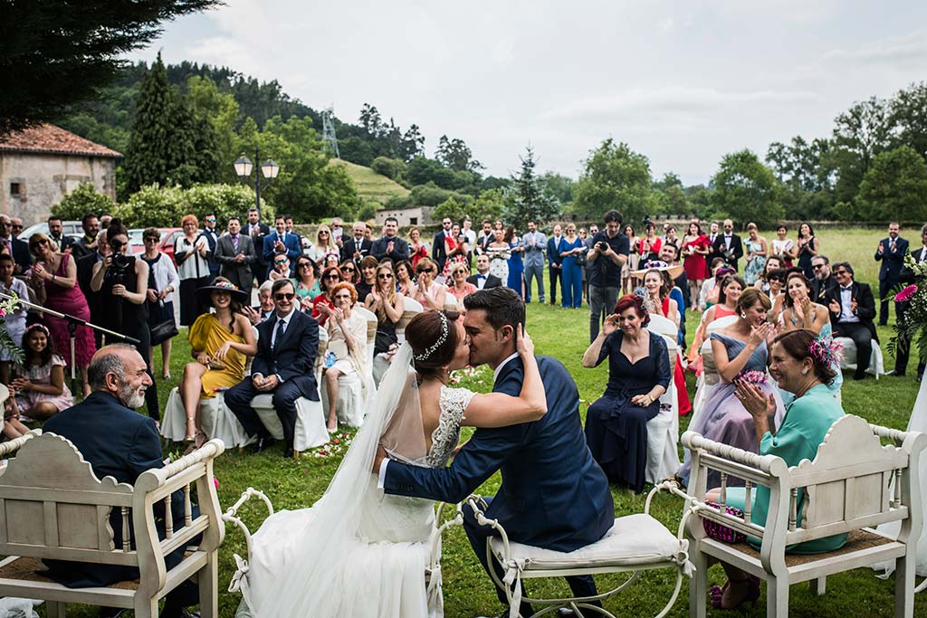 Fotógrafo de bodas Cantabria Marcos Greiz Rebeca y Pablo beso novios