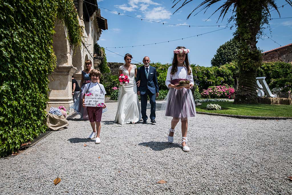 Fotógrafo de bodas Cantabria Marcos Greiz Rebeca y Pablo entrada novia