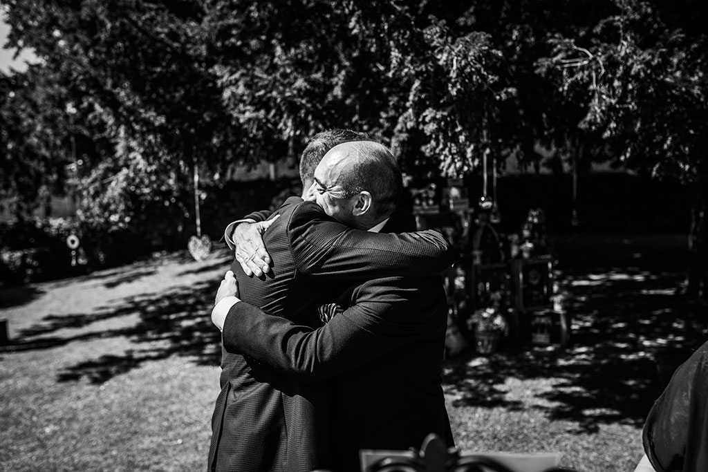 Fotografos de boda Cantabria Maria Aaron Marcos Greiz papa abrazo