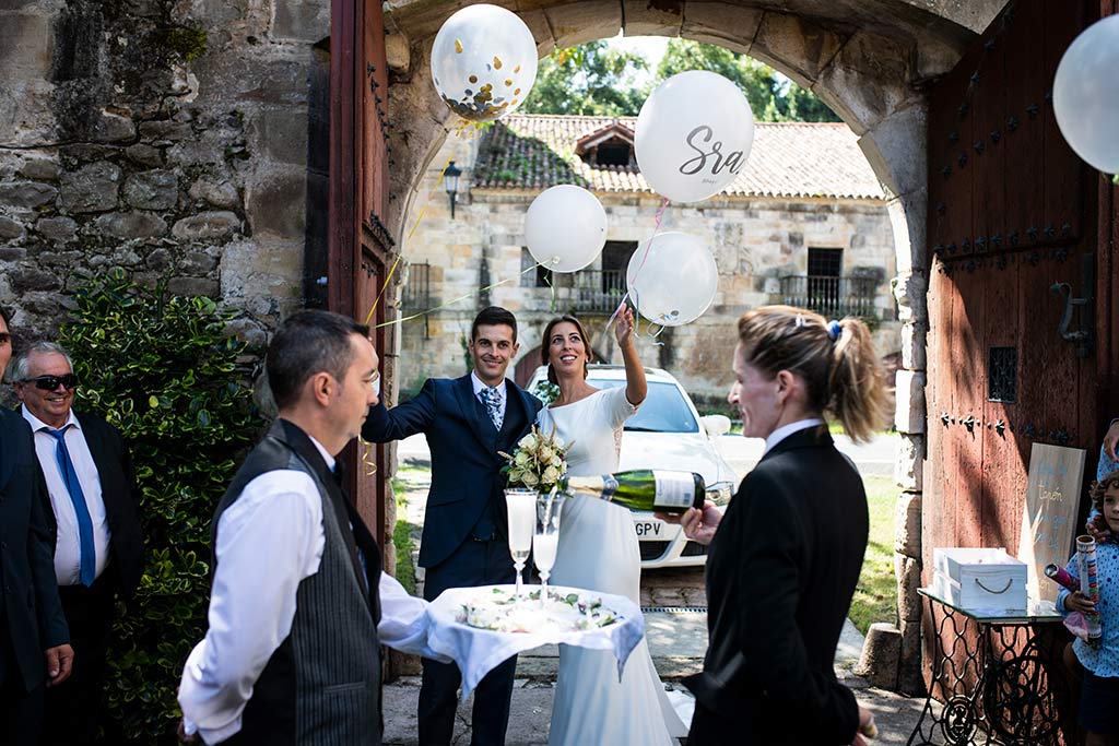 fotógrafo de bodas Cantabria Ana y Mario brindis