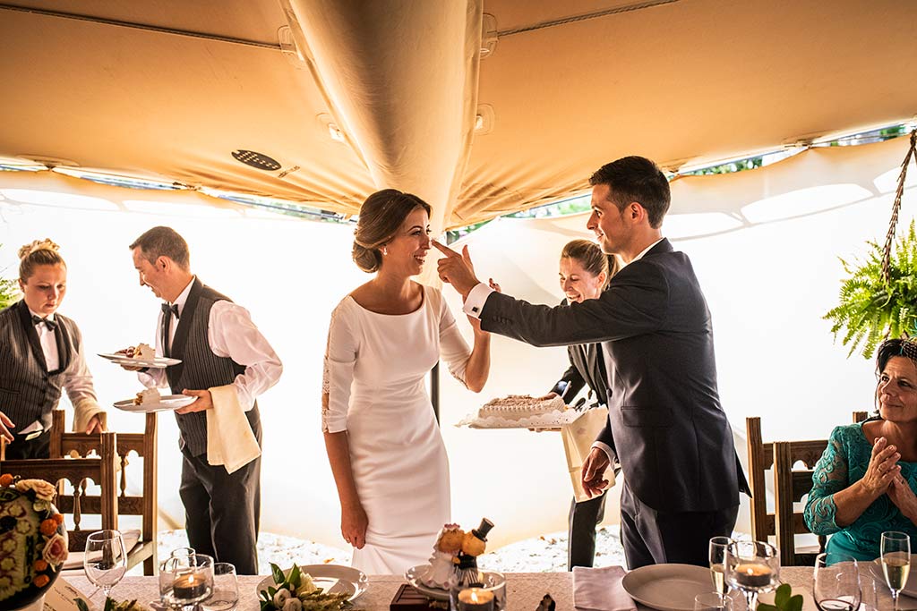 fotógrafo de bodas Cantabria Ana y Mario tarta