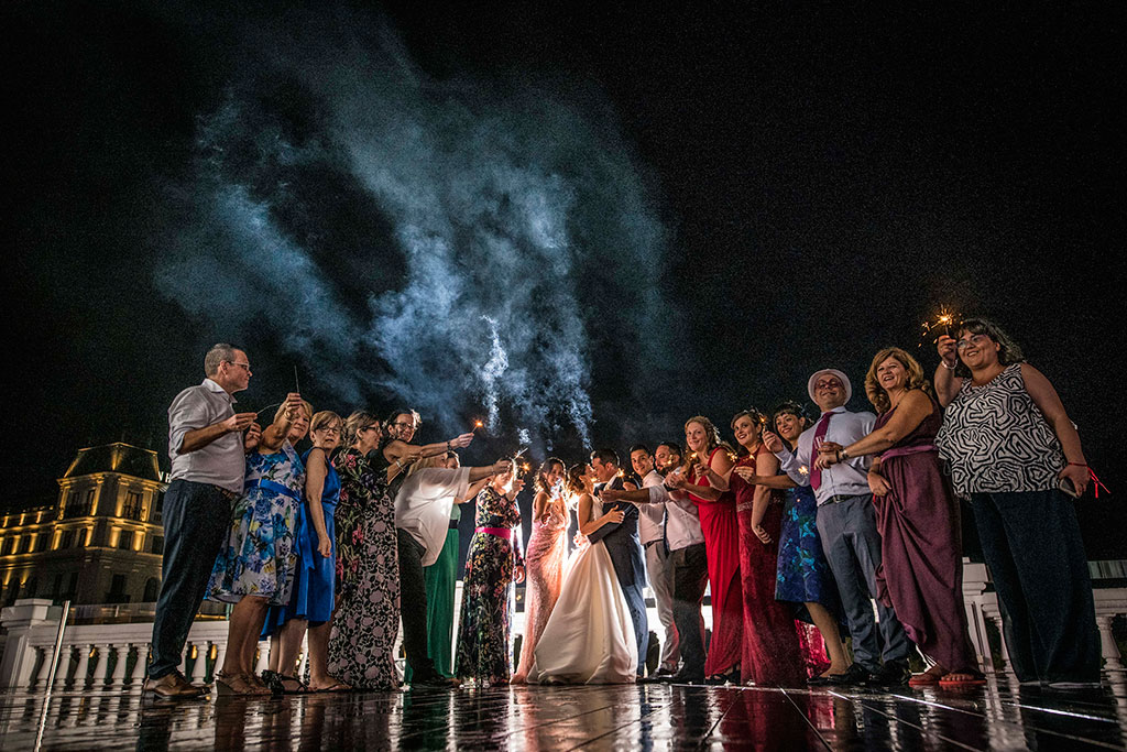 fotografo de bodas Cantabria Nati Isma bengalas