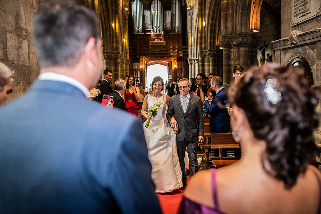 fotografo de bodas Cantabria Nati Isma entrada novia