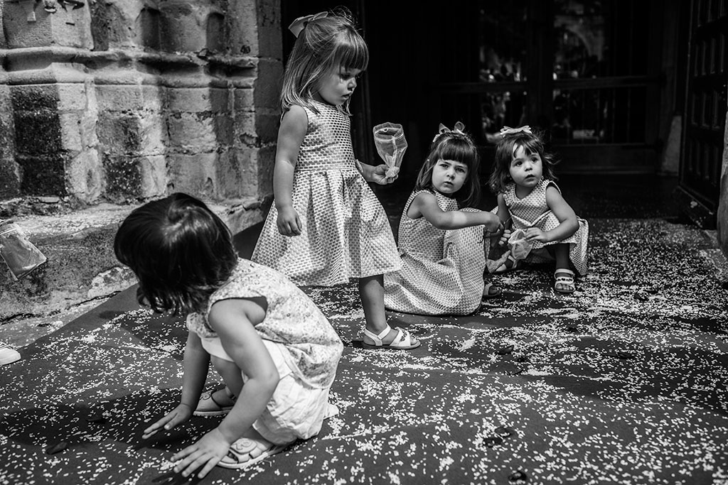 fotografo de bodas Cantabria Nati Isma niños arroz