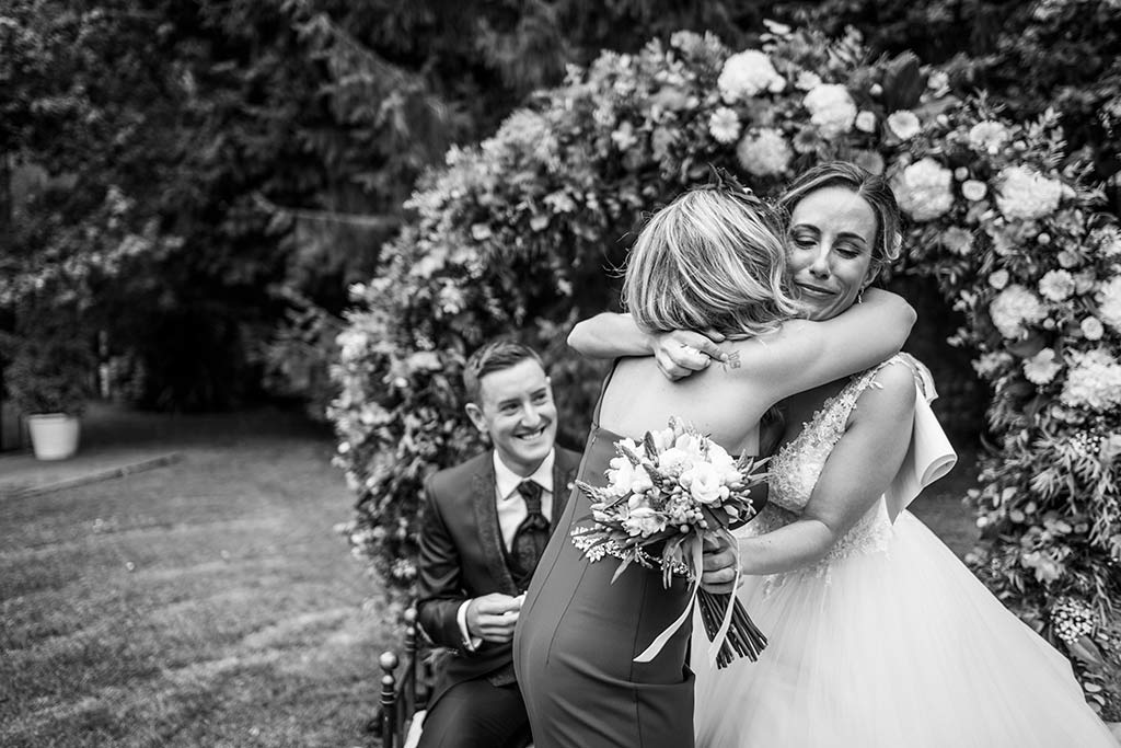 Fotógrafo de bodas Cantabria Marcos Greiz, Katia y Sergio abrazos emoción