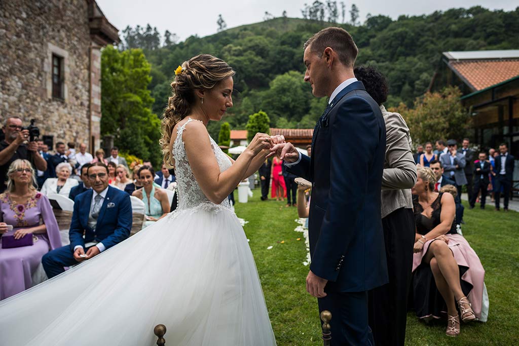 Fotógrafo de bodas Cantabria Marcos Greiz, Katia y Sergio anillos