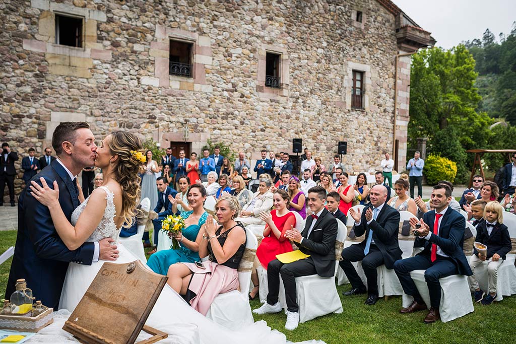 Fotógrafo de bodas Cantabria Marcos Greiz, Katia y Sergio beso