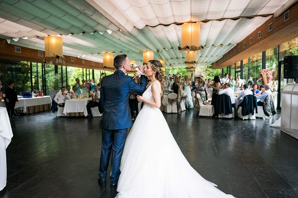 Fotógrafo de bodas Cantabria Marcos Greiz, Katia y Sergio brindis