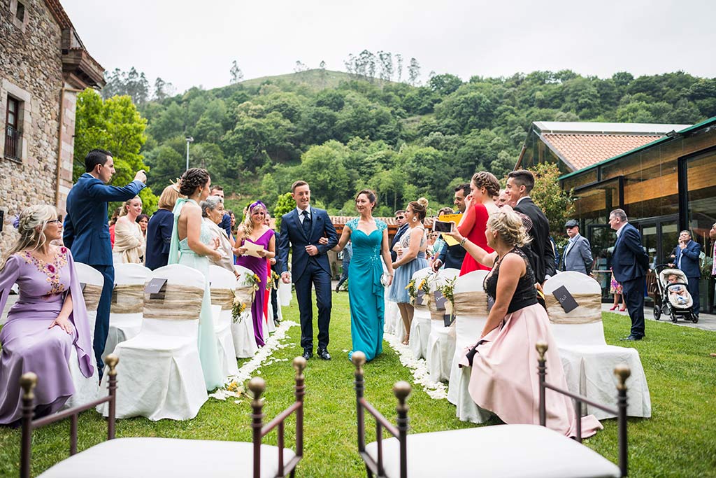 Fotógrafo de bodas Cantabria Marcos Greiz, Katia y Sergio entrada novio