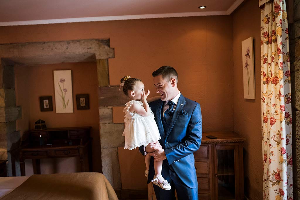 Fotógrafo de bodas Cantabria Marcos Greiz, Katia y Sergio novio papá