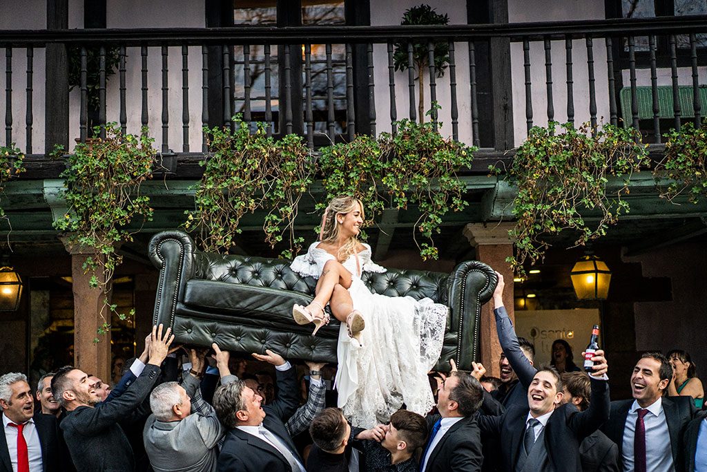 Fotógrafo de bodas Cantabria Marcos Greiz sofa