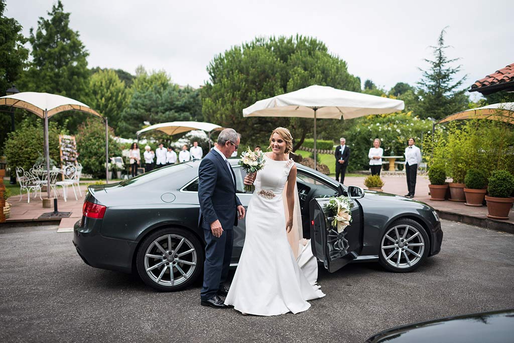 Fotógrafo de bodas Cantabria Marcos Greiz Isa Jose coche