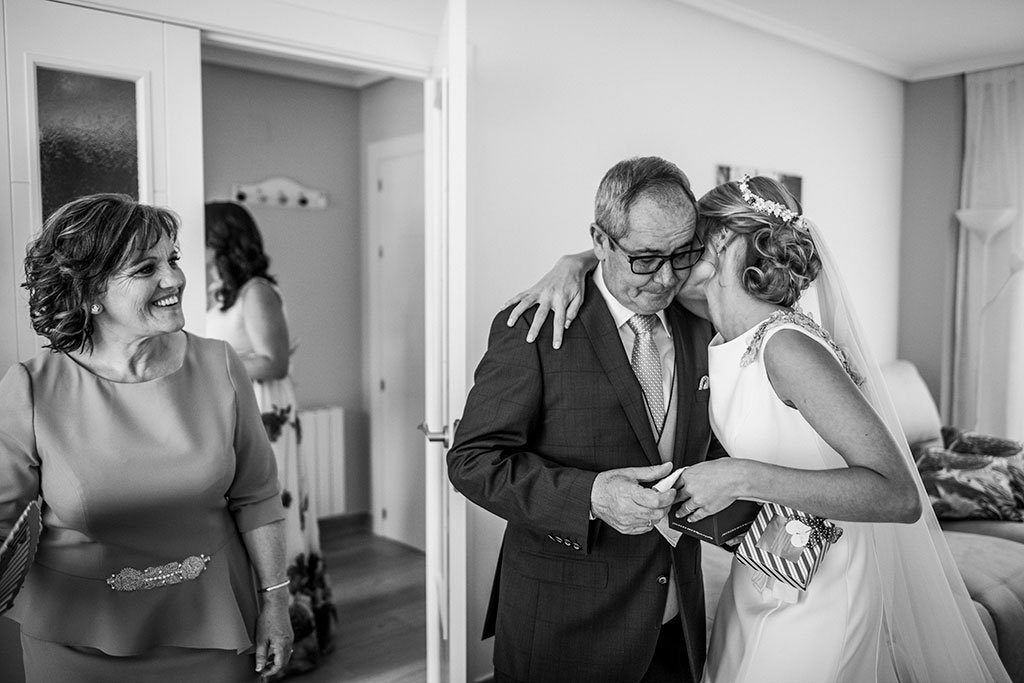 fotógrafo boda Santander feliz día del padre beso